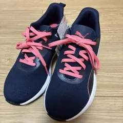 【新品】Puma プーマ　スニーカー ランニングシューズ ネイビー/ピンク