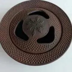 鉄製灰皿 花模様
