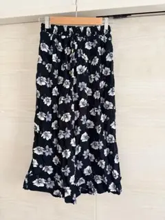 花柄プリーツフレアパンツ