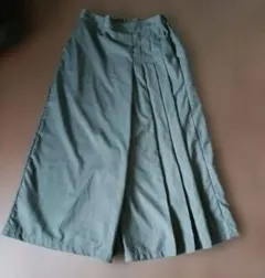 グレー プリーツ付き キュロットパンツ