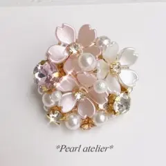 桜＆白花＊パール＆ビジューブローチ✨　卒業式　入学式　桜モチーフ　ハレの日　軽量
