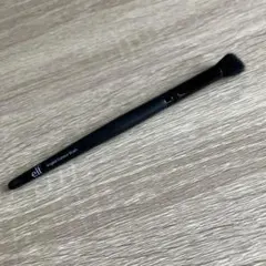 e.l.f. Angled Contour Brush メイクブラシのサムネイル