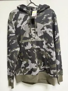 【未着用】アンダーアーマー 迷彩柄パーカー