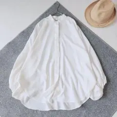 美品✨️アンコキーヌ バンドカラー ドルマンスリーブ ゆったり ブラウス 白のサムネイル