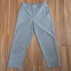 グレー ストライプ カジュアルパンツ ユニクロ