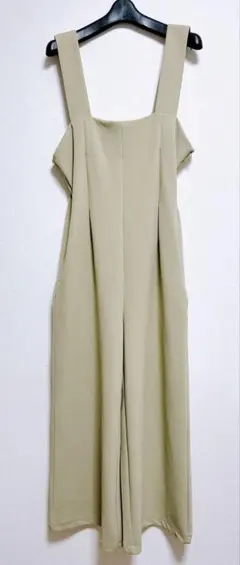 ベージュ ノースリーブオーバーオールドレス