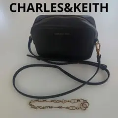 CHARLES&KEITH ロック&キーチェーンショルダーバッグ　ブラックのサムネイル