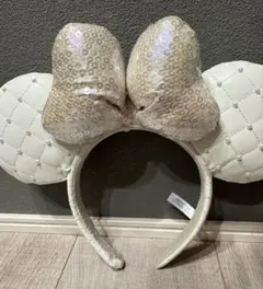 ディズニー　カチューシャ　スパンコール　白