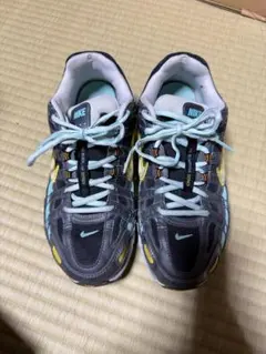 NIKE スニーカーP-6000黒/グレー/イエロー/ブルー24cm