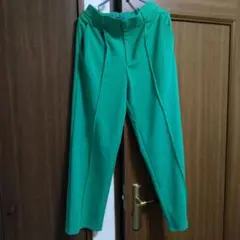 《新品未使用》GU ジーユー　カラースラックス　L 緑　グリーン　推し活に