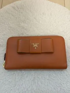 PRADA サフィアーノ リボン ラウンドジップ