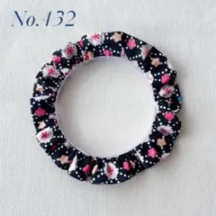 猫の首輪 No.432　桜の和柄（黒）シュシュ　綿　軽い