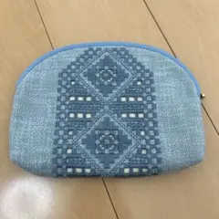 刺繍入り青系ラウンド型ポーチ