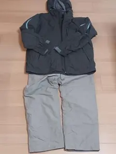 【匿名発送・送料込】スノーボードウェア上下セット