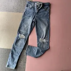 ZARAのダメージデニム