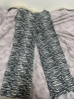 【値下げ！】H&M Divided ゼブラ柄 フレアパンツ S 総柄 ストリート