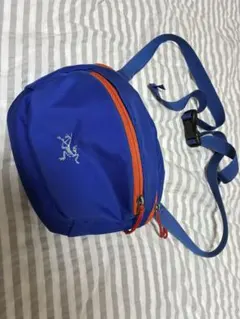 非売品】ARC'TERYX 赤 グレー アークテリクス新宿 ノベルティポーチ