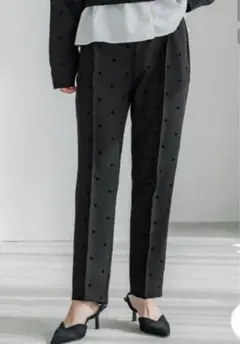 coca フロッキードットストレッチテーパードパンツ S 黒