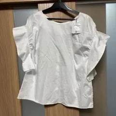 ❣️新品タグ付き❣️ladymade フリルショルダーブラウスのサムネイル