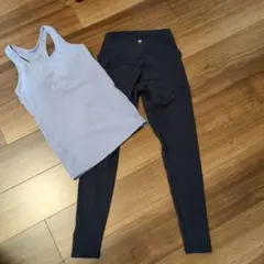 ライトブルータンクトップとダークブルーレギンスセット