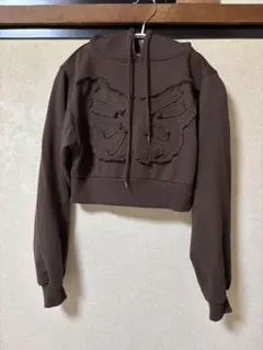 蝶々モチーフ クロップド丈 パーカー ブラウンのサムネイル