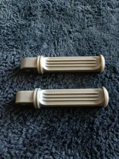 ハーレー パッセンジャー フットペグ タンデムステップ 真鍮 - メルカリ