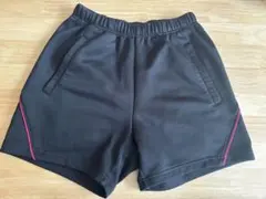 ASICS ブラックショートパンツ