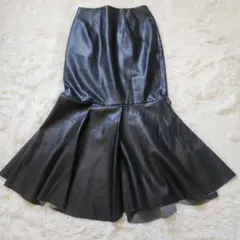 NFOLD シンセティックレザー ペプラムスカート サイズ38 ブラックのサムネイル