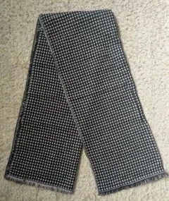 ザラ(ZARA) 黒白のチェックマフラーのサムネイル