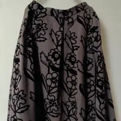 merlot plus メルロープリュス　らくがき花柄　フレア　ロングスカート