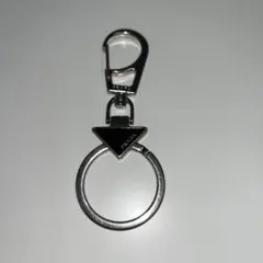 PRADA キーリング キーホルダー 三角プレート チャーム ブラック シルバーのサムネイル