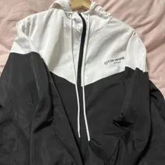 フード付きウィンドブレーカー