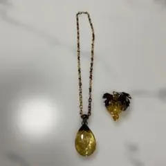 鼈甲調　金箔イエロー グレープモチーフ ペンダントネックレスとブローチのセット