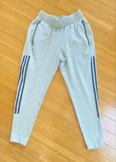 adidas レディース グレー ジャージパンツ