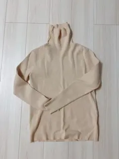 【未使用】ベージュ タートルネック ニット 長袖
