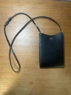 【美品】A.P.C. アーペーセー Jamie スマホポーチ レザー