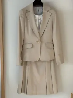 ベージュ テーラードスーツ ジャケット・スカートセット
