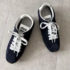 MIU MIU　プリューム　スニーカー　現行品　23.5cm相当　紺色　スエードのサムネイル