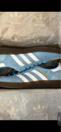 adidas SUTLZAN ライトブルースニーカー