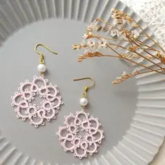 【タティングレース】ミニドイリーの耳飾り（淡ピンク）