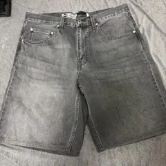 levis silvertabグレー デニムショートパンツ 前面ポケット付きのサムネイル