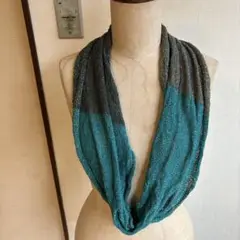 青と黒のグラデーション ループスカーフ