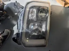 ダイハツ　ウェイク　右ヘッドライトのサムネイル