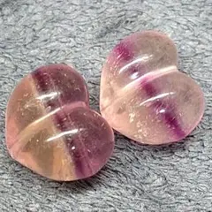 C39　パープルフローライト　縦穴ハート（貫通穴）12.5✕15ミリ