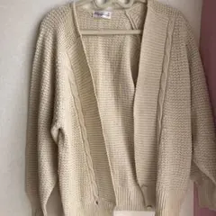 クリーム色 ニットカーディガン