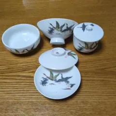 鶴の絵柄の4点セット食器