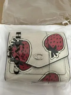 新品・未使用コーチCOACH ストロベリー柄 二つ折り財布 ホワイト