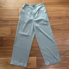 UNIQLO サテンリラックス　ストレートパンツ Mサイズ グリーン