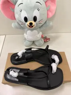 新品 ZARA トングサンダル ブラックのサムネイル