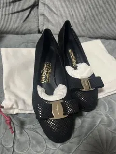 未使用フェラガモSalvatore Ferragamo Vara 5D 22.5